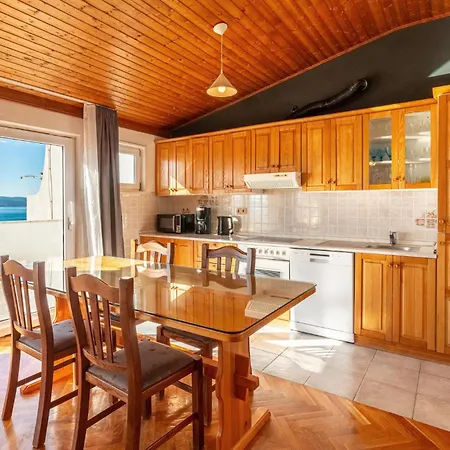 Apartment Awesome In Nemira With House Sea View *
